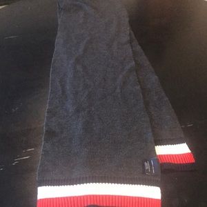 Like New Gray Tommy Hilfiger Winter Scarf 🧣❤️